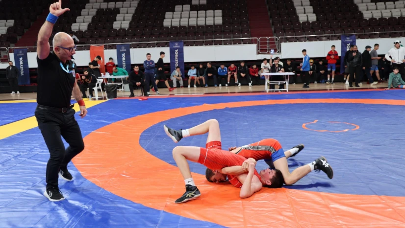 Güreşçiler Elazığ'da Mindere Çıkıyor