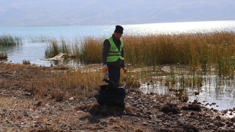 Hazar Gölü Çevresinde 10 Top Çöp Toplandı !