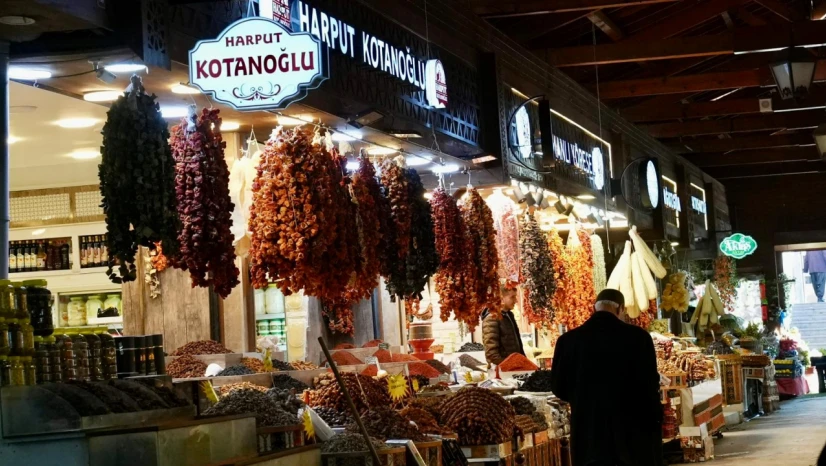 Kapalı Çarşı'da Harput Musikisi Yankılanıyor: Esnaf ve Ziyaretçilerden Yoğun İlgi