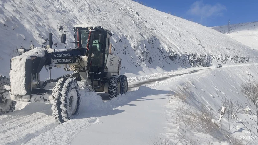 Kar Elazığ'ı esir aldı: 108 köy yolu ulaşıma kapandı