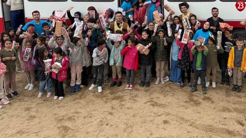 Köy okulundaki öğrencilere sürpriz