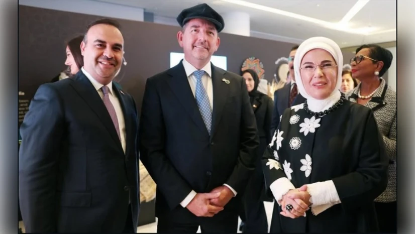 New York Türkevi'nde Elazığ'ın 8 Köşe Şapkası İlgi Odağı Oldu