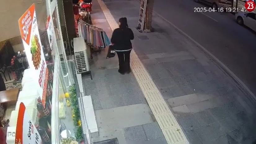 Elazığ'da Şok Olay: Gider Gibi Yaptı, Oyuncak Çalıp Uzaklaştı!