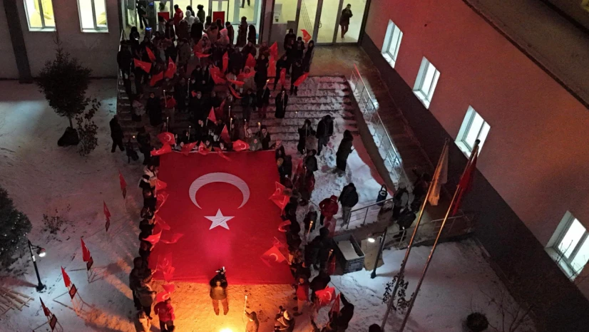 Şehit Fethi Sekin Yurdu'ndan Bayrağa Sahip Çıkan Tek Yürek Duruş