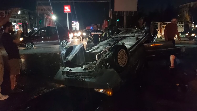 Tofaş Kavşağında Feci Kaza, Ters Dönen Arac Alev Aldı