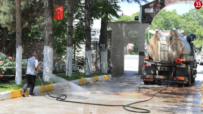 Elazığ Belediyesi'nden Kurban Bayramı Öncesi Gül Suyu ile Temizlik Seferberliği