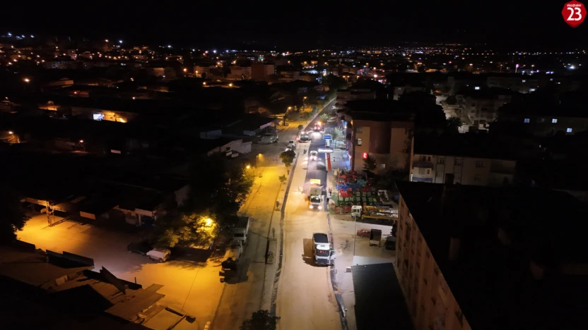 Elazığ Belediyesi'nden Sanayi Sitesi'ne Gece Mesaisi: Gündoğdu Sokak'ta Asfalt Serimi Başladı