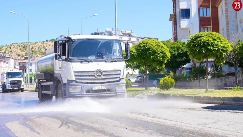 Elazığ Belediyesi'nden Ulukent Mahallesi'nde Kapsamlı Temizlik Seferberliği