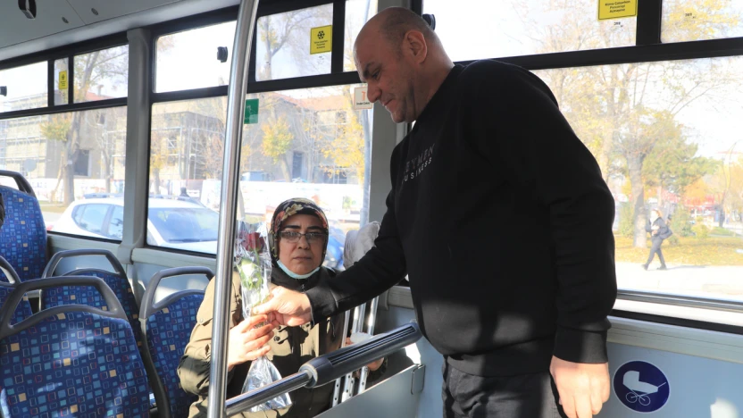 Elazığ Belediyesi Otobüs Şoförlerinden 3 Aralık Dünya Engelliler Günü'nde Anlamlı Jest