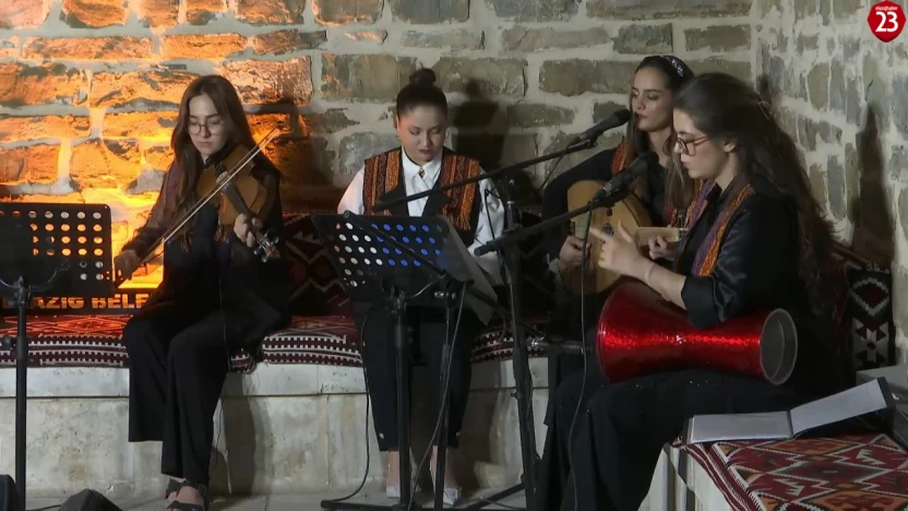 Elazığ Belediyesi Yaz Etkinliklerinde Kadın Kürsübaşı Topluluğu Harput'ta Sahne Aldı