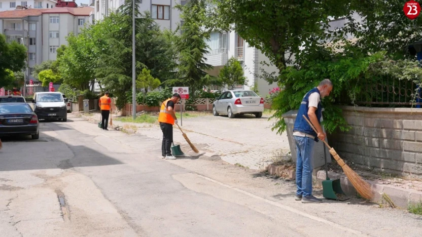 Elazığ Cumhuriyet Mahallesi'nde Geniş Kapsamlı Temizlik Çalışması Yapıldı