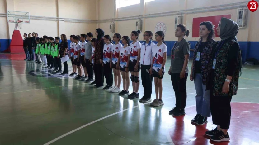 Elazığ'da Geleneksel Çocuk Şenliği Düzenlendi: 480 Öğrenci Oyunlarla Buluştu