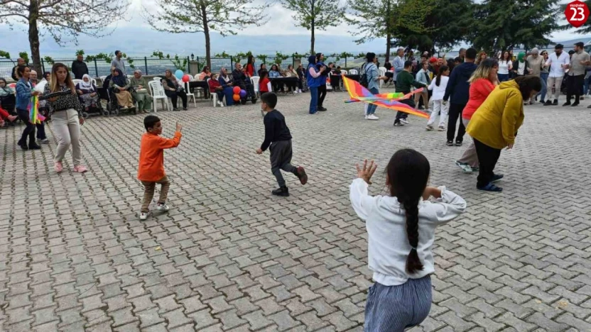 Elazığ'da Engelliler Haftası Renkli Uçurtma Şenliğiyle Kutlandı