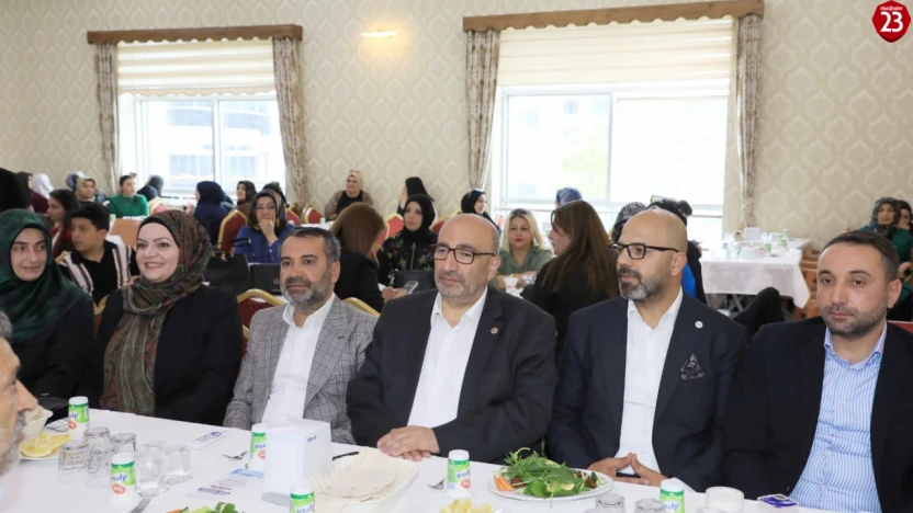 Elazığ'da Anneler Günü'ne Özel Anlamlı Program: Emekçi Kadınlar Unutulmadı
