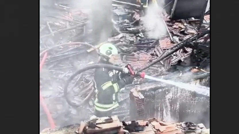 Elazığ'da Çatı Katı Yangını: Alevler Kısa Sürede Kontrol Altına Alındı