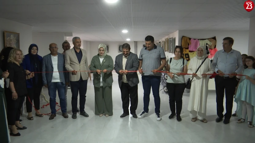 Elazığ'da El Emeği Göz Nuru Ürünler Sergilendi: Halk Eğitim Kursiyerlerinden Yıl Sonu Gösterisi