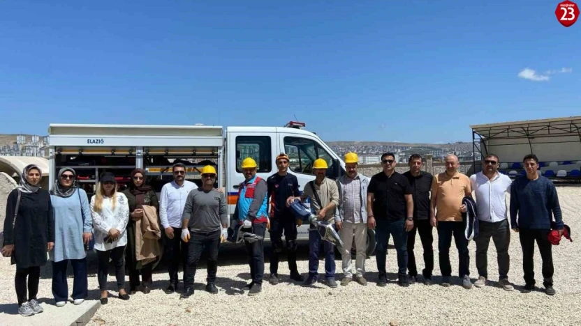 Elazığ'da enkazda arama ve kurtarma eğitimi sürüyor
