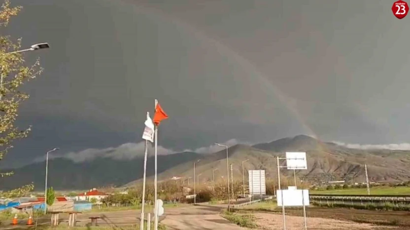 Elazığ'da gökkuşağı görenleri mest etti