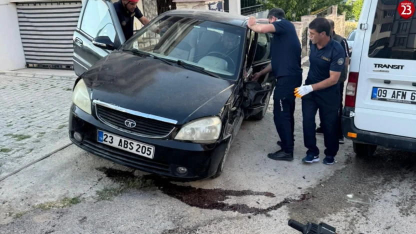 Elazığ'da Minibüs ve Otomobil Çarpıştı: 1 Yaralı