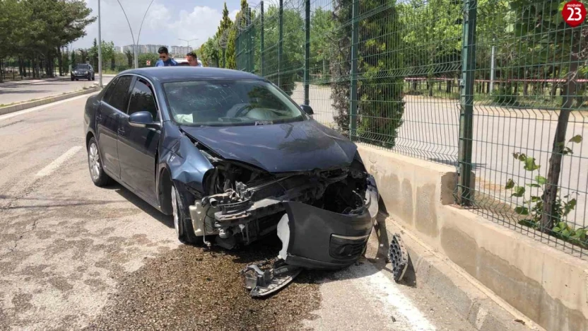 Virajı Alamayan Araç Duvara Çarptı: Elazığ'da Trafik Kazası