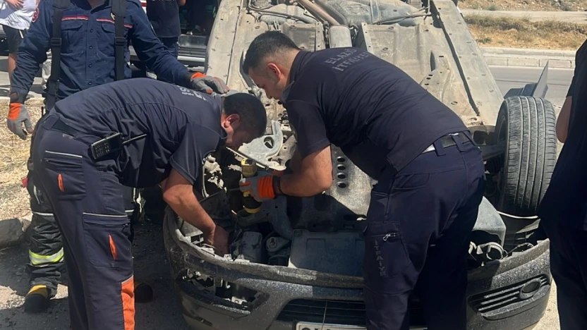 Elazığ'da Otomobil Ters Döndü: 2 Yaralı
