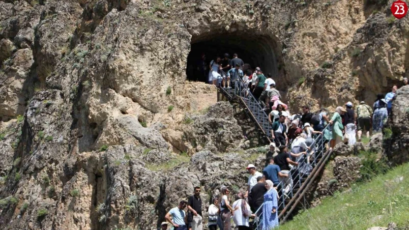 Fırat Üniversitesi'nin 50. Yılına Özel Palu Gezisi: 500 Öğrenci Tarihle Buluştu