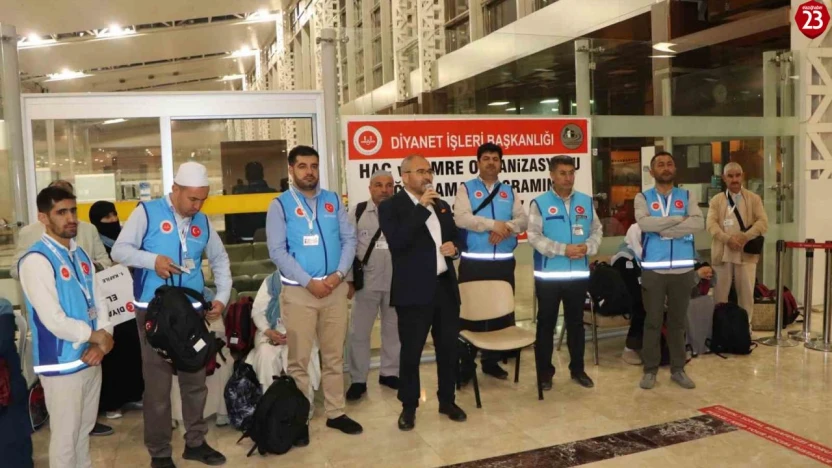 Elazığ'dan Hacca Gidecek İlk Kafile Dualarla Uğurlandı