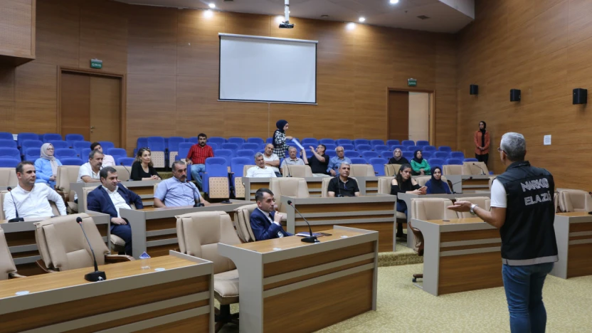 Elazığ İl Özel İdaresi'nde En İyi Narkotik Polisi Anne Proje Sunumu Gerçekleştirildi