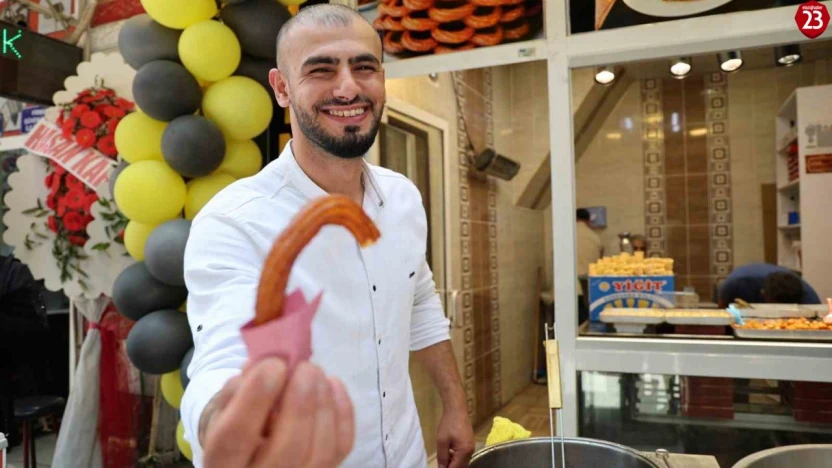 Elazığlı Genç Girişimciden İlham Veren Başarı Hikayesi: Seyyarlıktan Tatlıcı Dükkanına