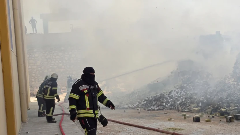 Elazığ OSB'de Yangın: Yalıtım Malzemeleri Alev Aldı