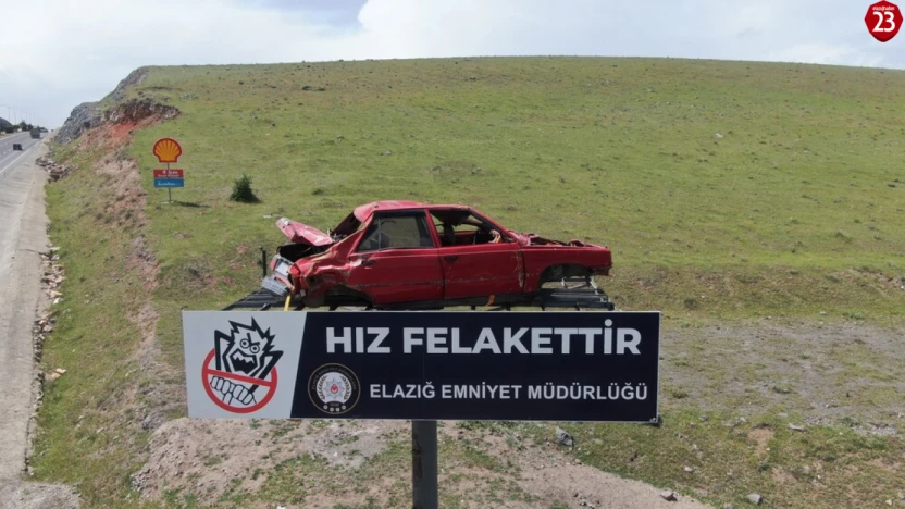 Elazığ'da 'Hız Felakettir' Uygulaması: Kaza Yapmış Araçla Canlı Farkındalık!