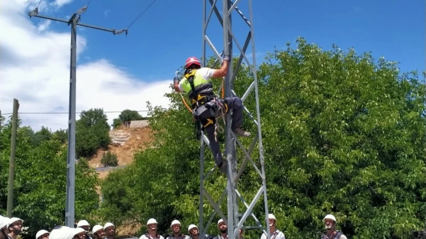 Fırat EDAŞ'tan 616 Çalışana Yüksekte Güvenli Çalışma Eğitimi