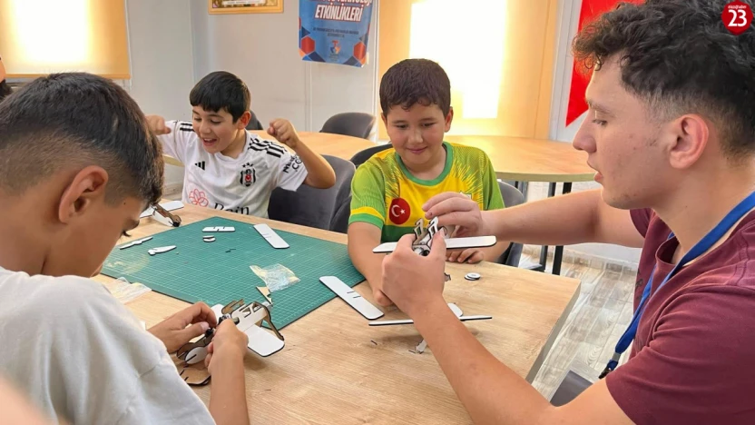 Fırat Üniversitesi'nden Konteyner Kentlerde Bilim Seferberliği