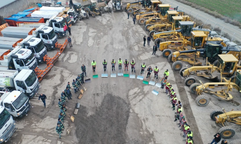 Elazığ Belediyesi Karla Mücadeleye Hazır: 215 Personel ve 61 Araç Sahada