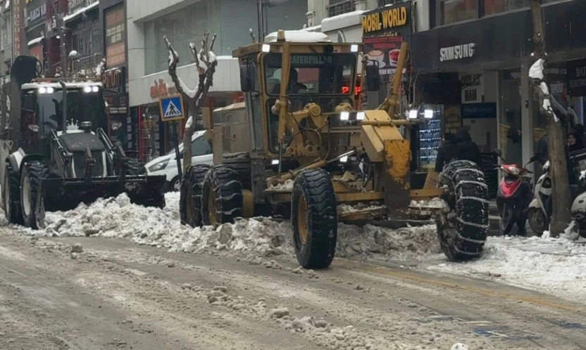 Elazığ Belediyesi Karla Mücadelede Vites Yükseltti