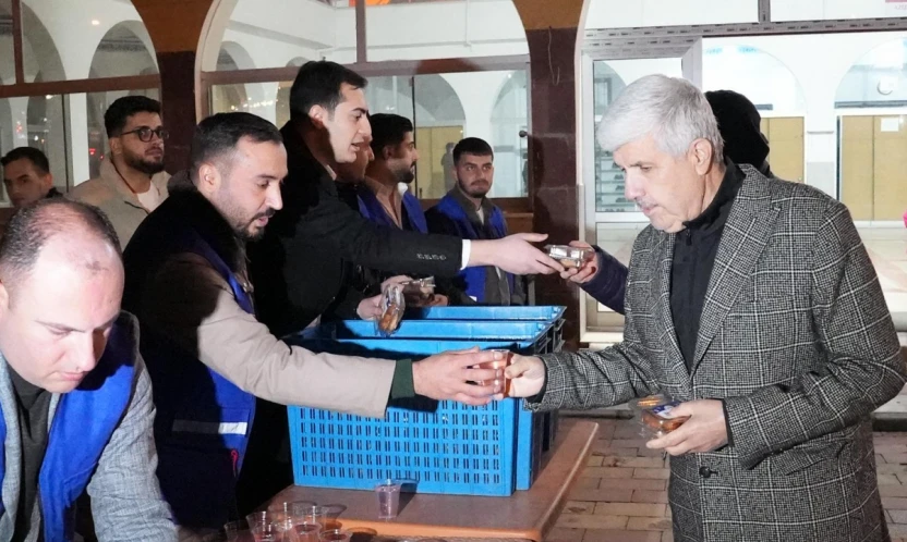 Elazığ Belediyesi'nden Regaip Kandili'nde İkram ve Gönül Birliği