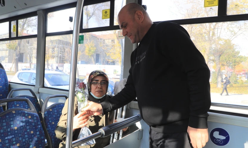 Elazığ Belediyesi Otobüs Şoförlerinden 3 Aralık Dünya Engelliler Günü'nde Anlamlı Jest