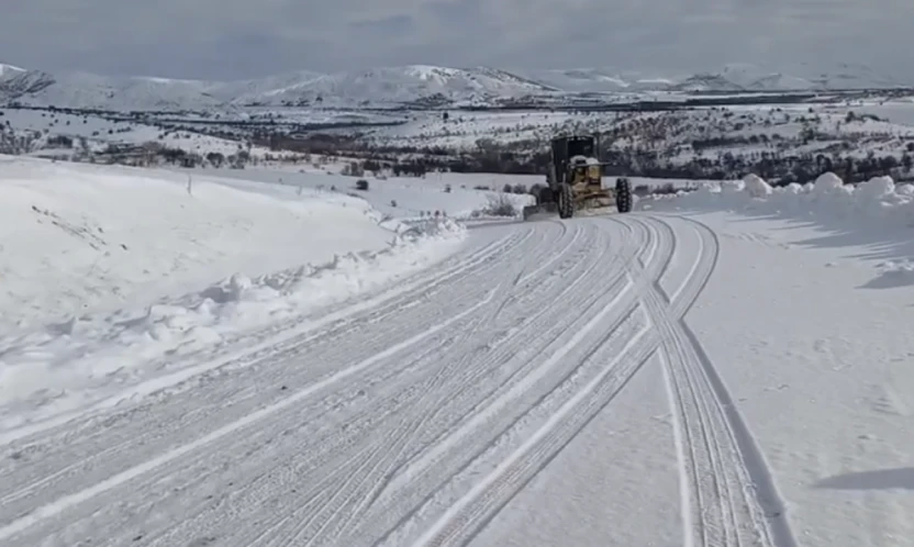Elazığ beyaza büründü: 273 köy yoluna geçit yok