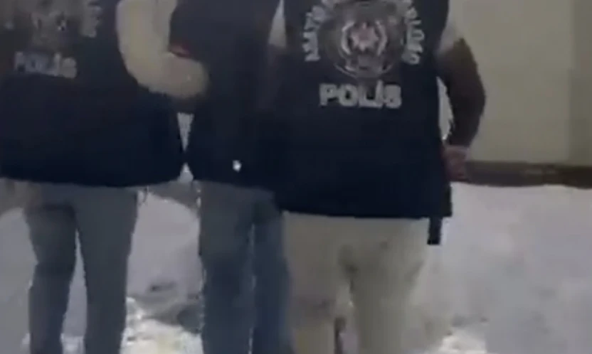 Elazığ'da 23 Yıl 5 Ay Hapisle Aranan Şahıs Kıskıvrak Yakalandı