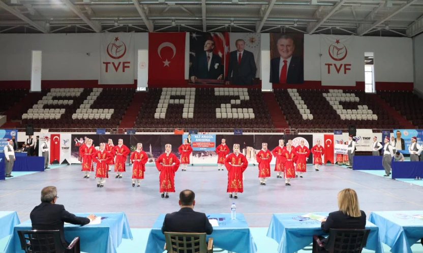 Elazığ'da Halk Oyunları Şöleni: 200 Sporcu Aynı Sahnedeydi