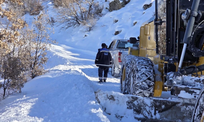 Elazığ'da kar 407 köy yolunu ulaşıma kapattı, ekipler teyakkuzda