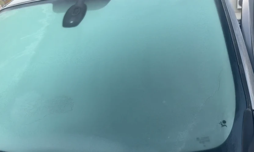 Elazığ'da Soğuk Hava Etkili Oldu: Sürücüler Buzla Mücadele Etti