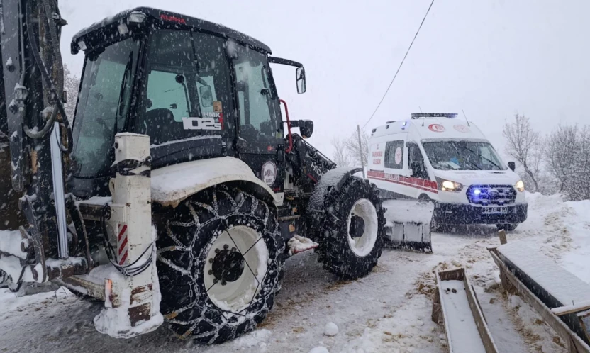 Elazığ'da Yolda Kalan Ambulans Kurtarıldı