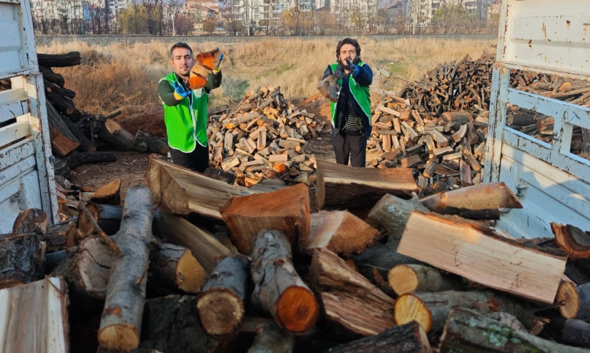 Elazığ İHH'dan 300 Aileye Yakacak Yardımı: 150 Ton Odun Dağıtıldı