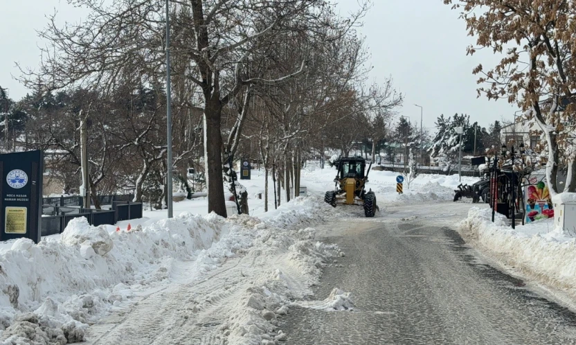 Harput'ta Kar Temizliği: Elazığ Belediyesi Ekipleri Sahada