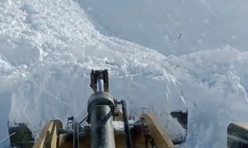 Palu'da Çığ Düştü! Tırnik Geçidi Ulaşıma Açıldı