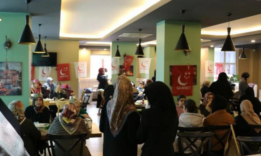 Saadet Partisi Kadın Kolları'ndan Öğretmenler Günü Programı: 'Bir Ülkenin En Büyük Gücü İmanlı ve İnançlı Evlatlarıdır'