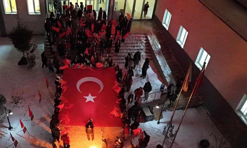 Şehit Fethi Sekin Yurdu'ndan Bayrağa Sahip Çıkan Tek Yürek Duruş